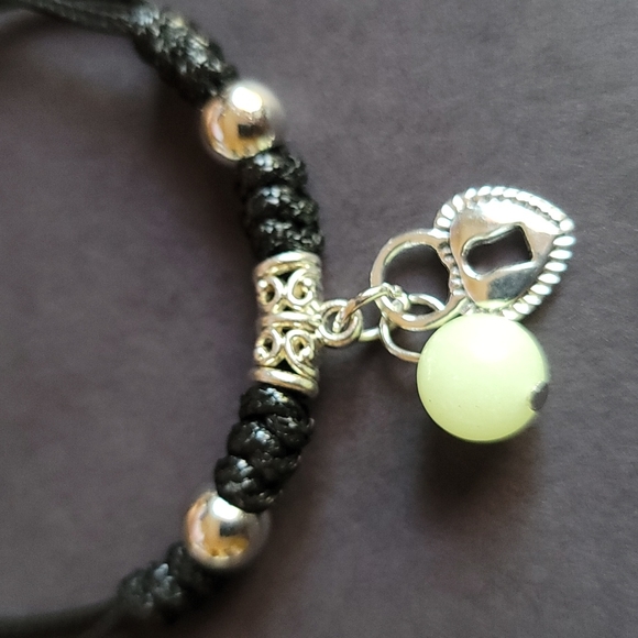 Glow in the dark "Heart Lock" Bracelet - Picture 2 of 3